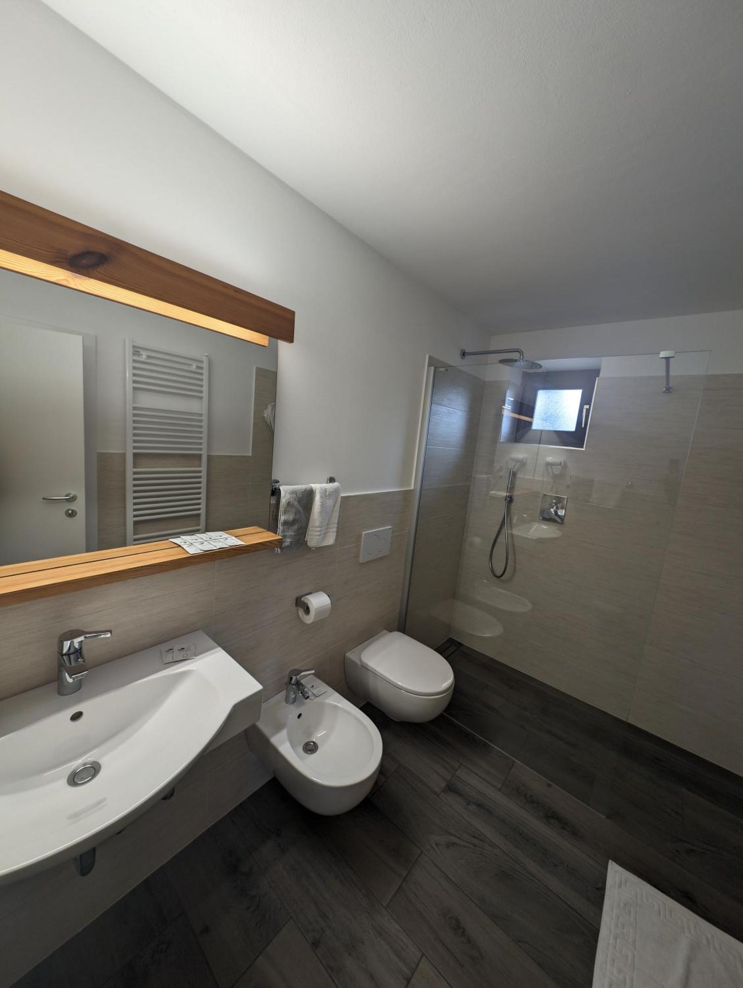 Hotel Eden Guesthouse Marlengo Ngoại thất bức ảnh